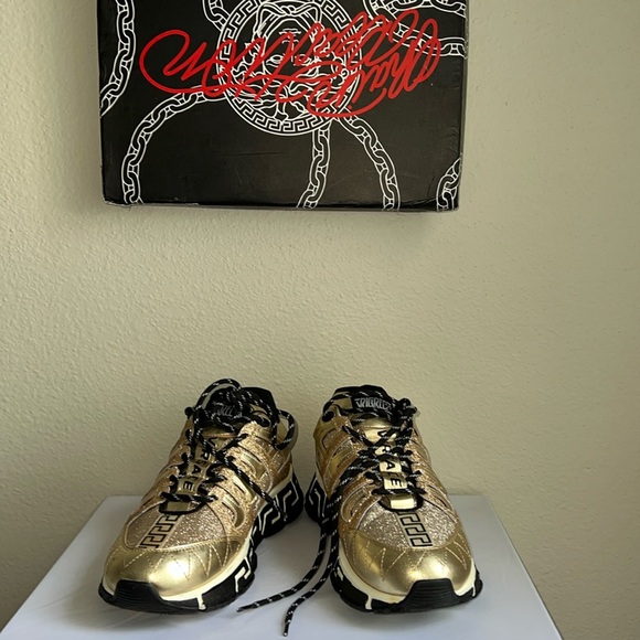 Preowned VERSACE "Trigreca" Logo Monogram Sneakers Gold/Brown. - Picture 12 of 17